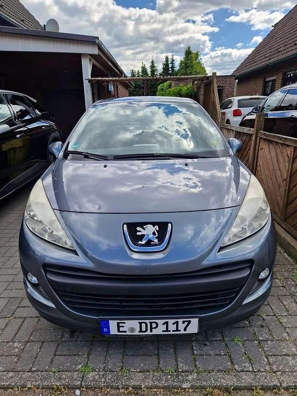 Grau Gebraucht 2011 Peugeot 207 Tendance Limousine | 2.000 € (Fairer Preis) - Bild 1/4
