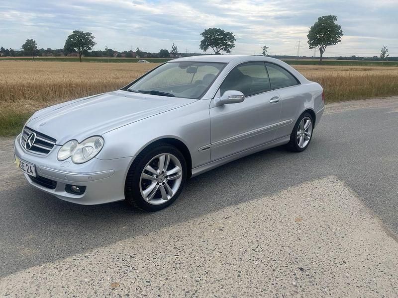 Silber Gebraucht 2005 Mercedes CLK200 Avantgarde Coupé | 7.399 € (Fairer Preis) - Bild 1/4