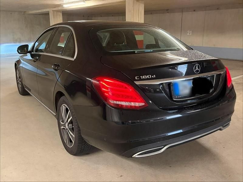 Gebraucht Mercedes C180 116 PS (85 kW) 2017 Schwarz Limousine