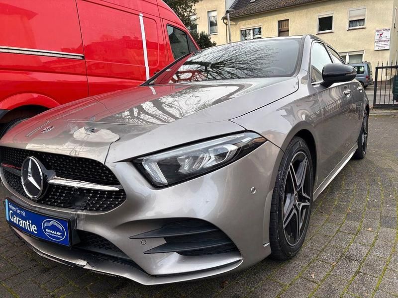 Silber Gebraucht 2019 Mercedes A180 AMG line Limousine | 13.950 € (Superpreis) - Bild 1/4