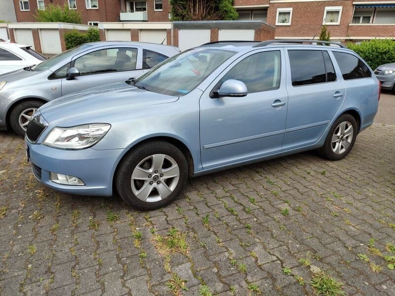 Silber Gebraucht 2010 Skoda Octavia Ambiente Kombi | 8.200 € (Fairer Preis) - Bild 1/4