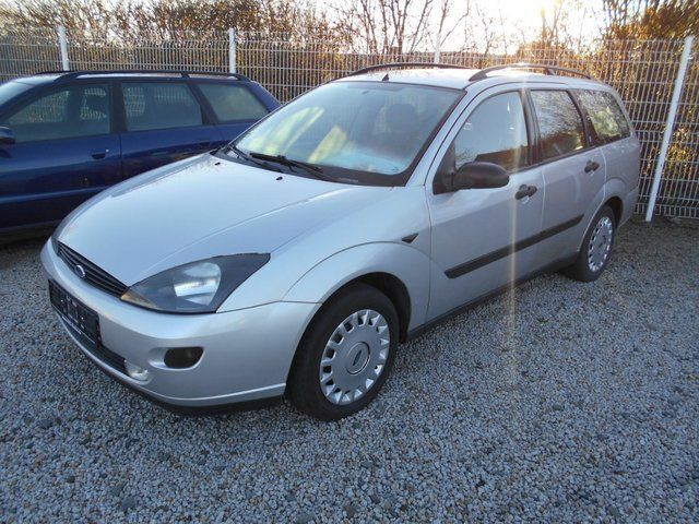 Gebraucht Ford Focus Basis 101 PS (74 kW) 2001 Silber metallic Kombi