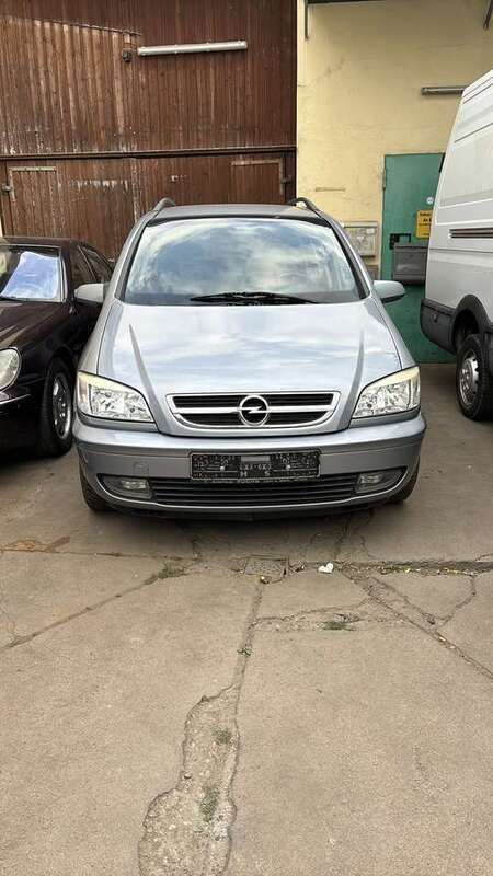 Grau Gebraucht 2004 Opel Zafira Elegance Van / Kleinbus | 2.800 € (Fairer Preis) - Bild 1/4