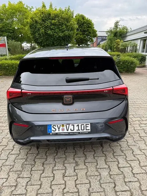 Używany Cupra Born 150 kW (204 KM) 2022 Szary Hatchback