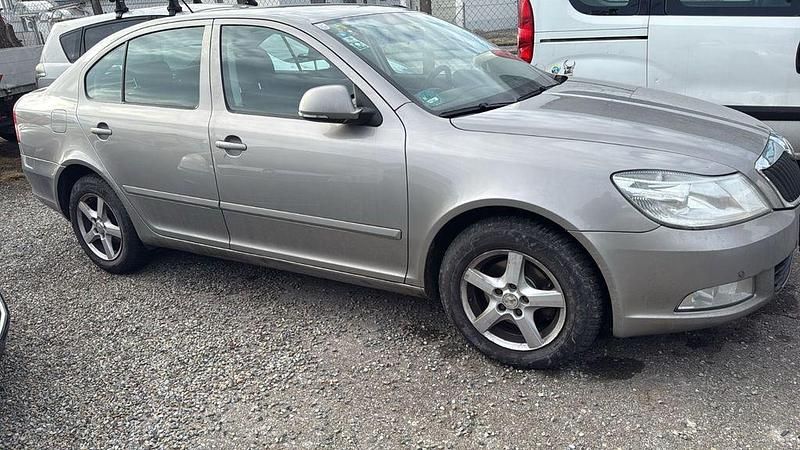 Gebraucht Skoda Octavia Elegance 105 PS (77 kW) 2009 Beige Limousine
