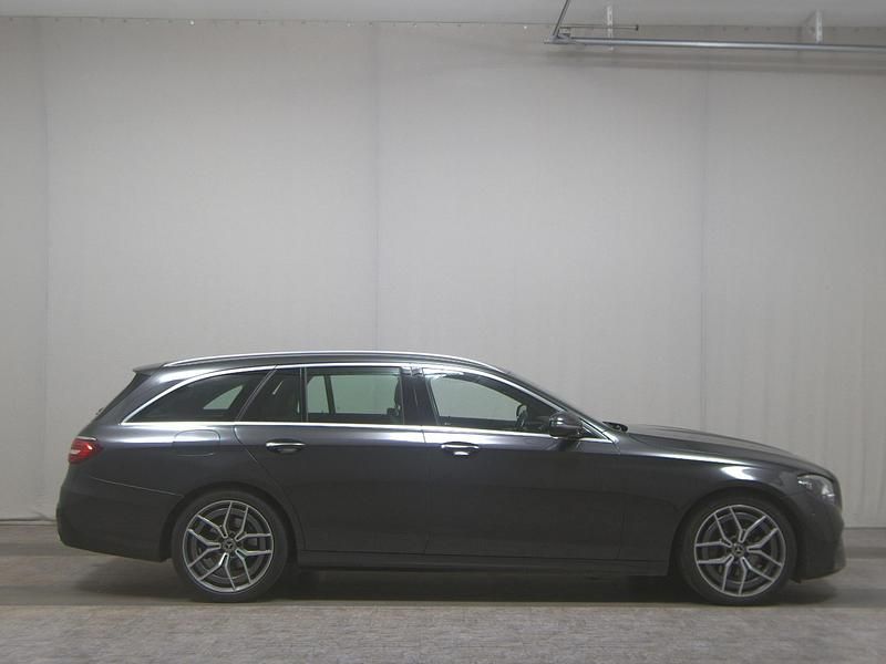 Grau Gebraucht 2021 Mercedes E220 AMG line Kombi | 24.990 € (Superpreis) - Bild 1/4