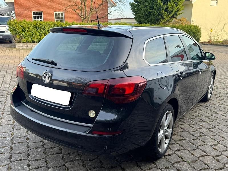 Gebraucht Opel Astra 2012 Schwarz Kombi