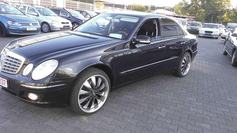 Gebraucht Mercedes E280 Elegance 190 PS (139 kW) 2008 Schwarz Limousine