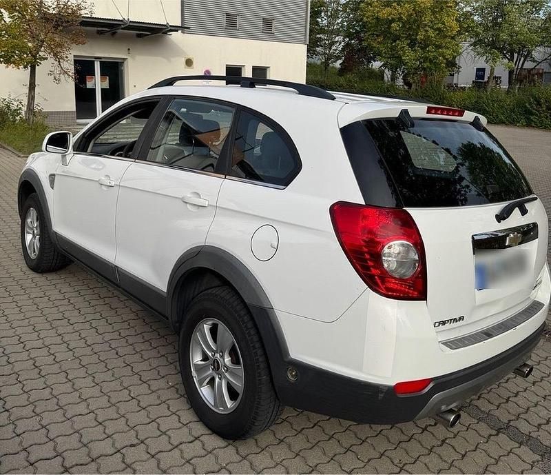 Weiß Gebraucht 2008 Chevrolet Captiva SUV | 2.900 € (Guter Preis) - Bild 1/4