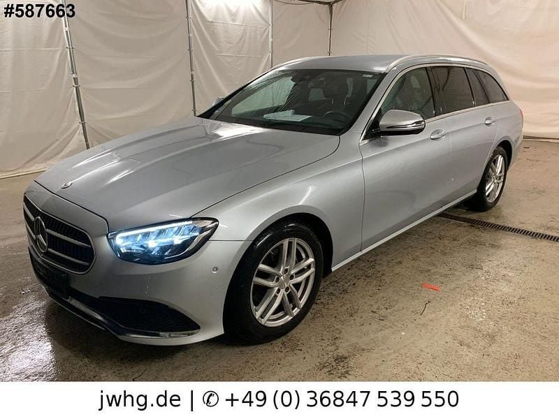 Silber Gebraucht 2023 Mercedes E200 Avantgarde Limousine | 31.950 € (Superpreis) - Bild 1/4
