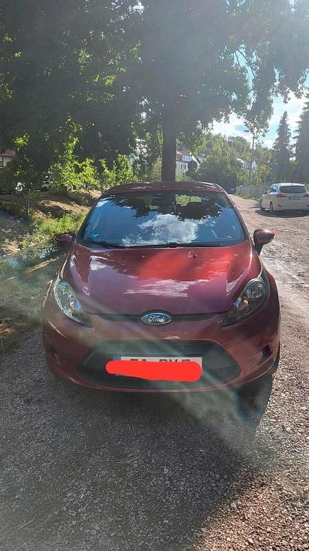 Rot Gebraucht 2009 Ford Fiesta Kleinwagen | 2.500 € - Bild 1/4
