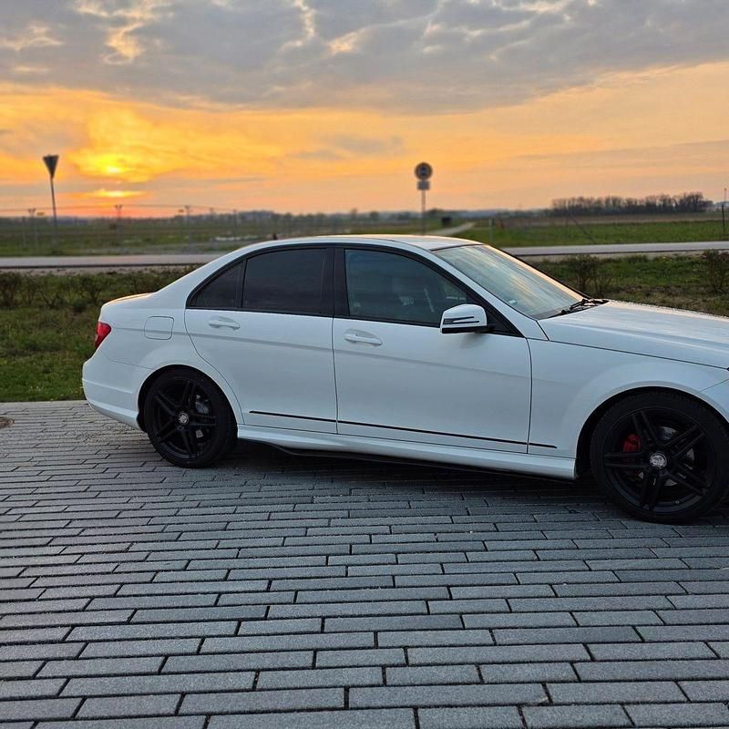 Gebraucht Mercedes C180 AMG line 156 PS (114 kW) 2014 Weiß Limousine
