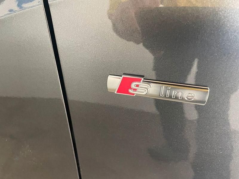 Neu Audi Q2 S-Line 150 PS (110 kW) 2026 Grau SUV