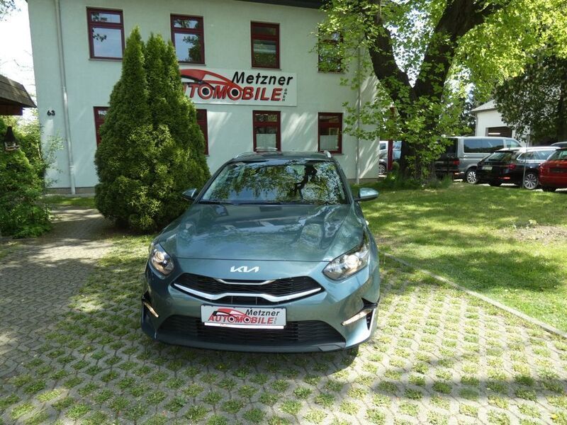 Grau Gebraucht 2022 Kia Ceed Sportswagon Kombi | 16.980 € (Fairer Preis) - Bild 1/4