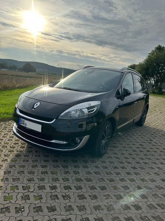 Schwarz Gebraucht 2013 Renault Grand Scénic III Bose Edition Van / Kleinbus | 6.400 € (Fairer Preis) - Bild 1/4