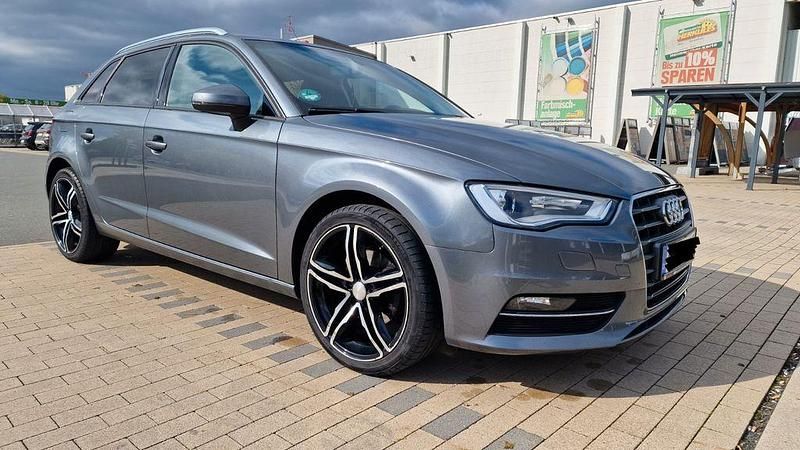 Gebraucht Audi A3 Attraction 125 PS (91 kW) 2015 Grau Limousine