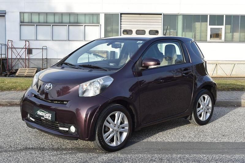 Gebraucht Toyota iQ 98 PS (72 kW) 2010 Deep amethyst mica metallic Kleinwagen
