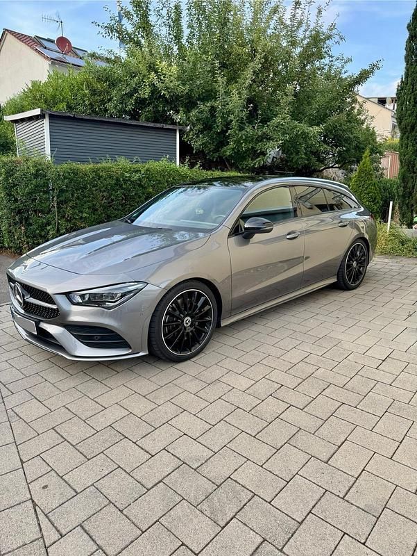 Grau Gebraucht 2020 Mercedes CLA250 Shooting Brake AMG Kombi | 29.999 € (Fairer Preis) - Bild 1/4