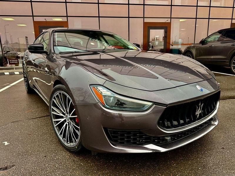 Braun Gebraucht 2019 Maserati Ghibli GranLusso Coupé | 27.900 € (Superpreis) - Bild 1/4