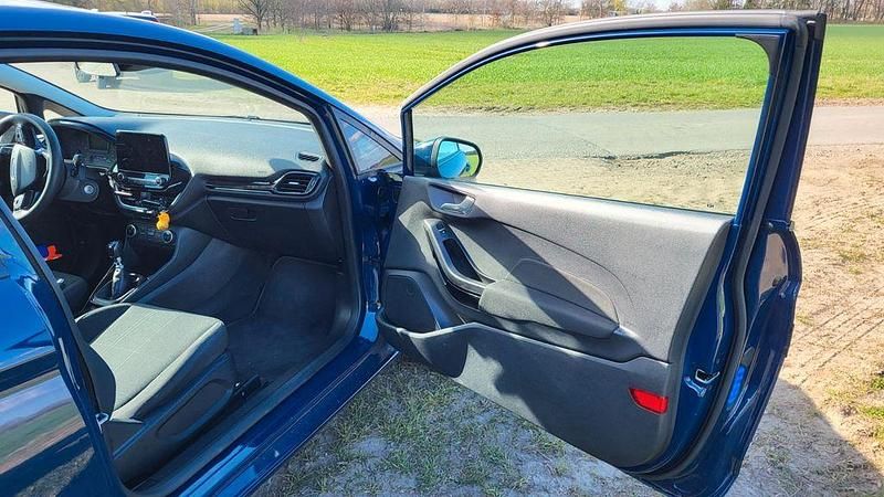 Gebraucht Ford Fiesta 101 PS (74 kW) 2019 Blau Kleinwagen