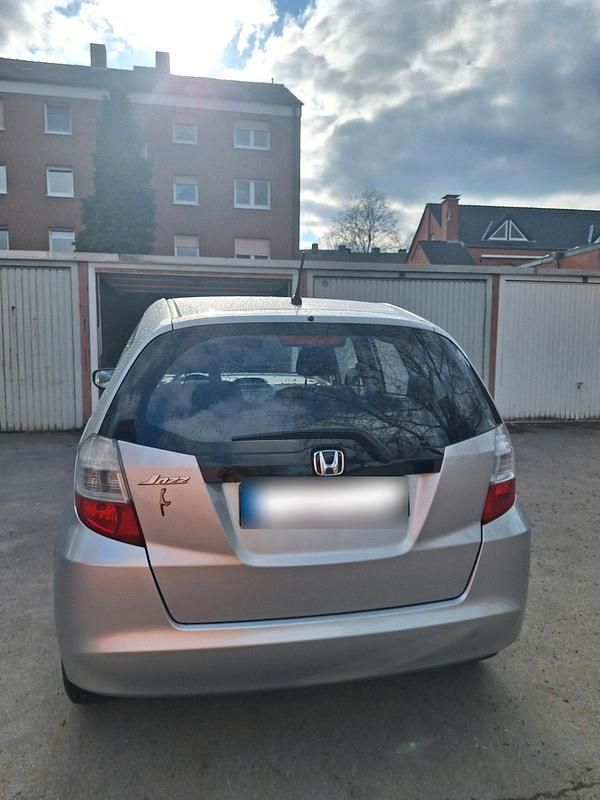 Gebraucht Honda Jazz Trend 90 PS (66 kW) 2011 Silber Kleinwagen