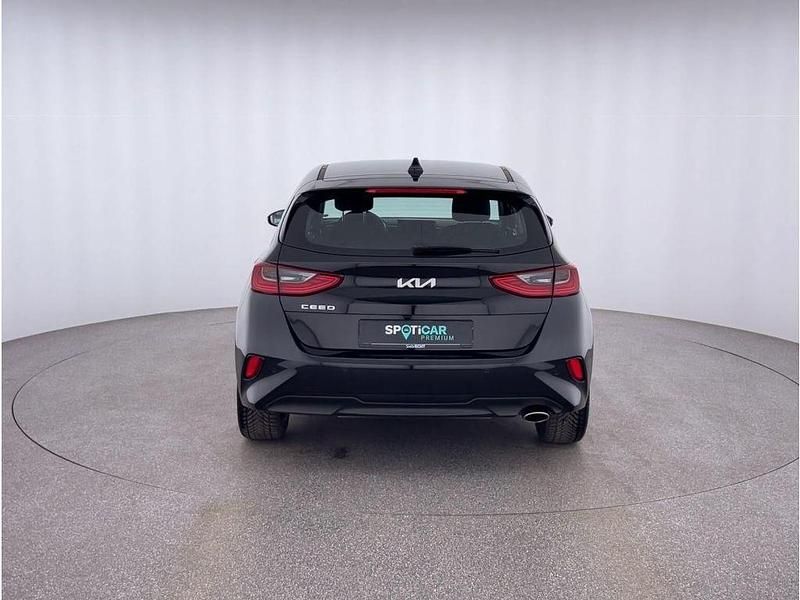 Gebraucht Kia Ceed Spirit 140 PS (102 kW) 2024 Schwarz Kleinwagen