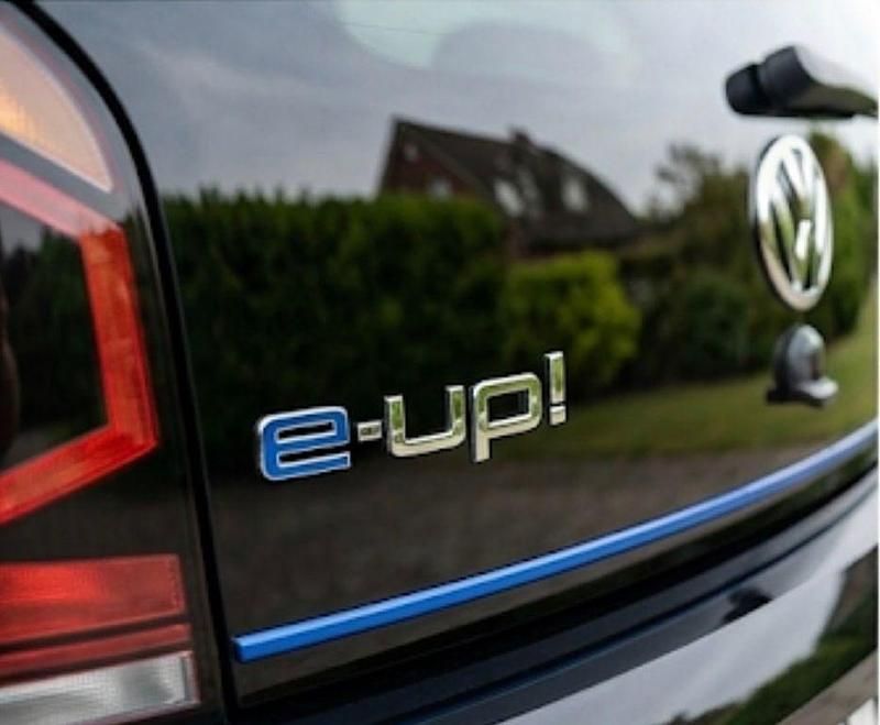 Gebraucht VW e-up! Active 61 kW (83 PS) 2021 Schwarz Kleinwagen