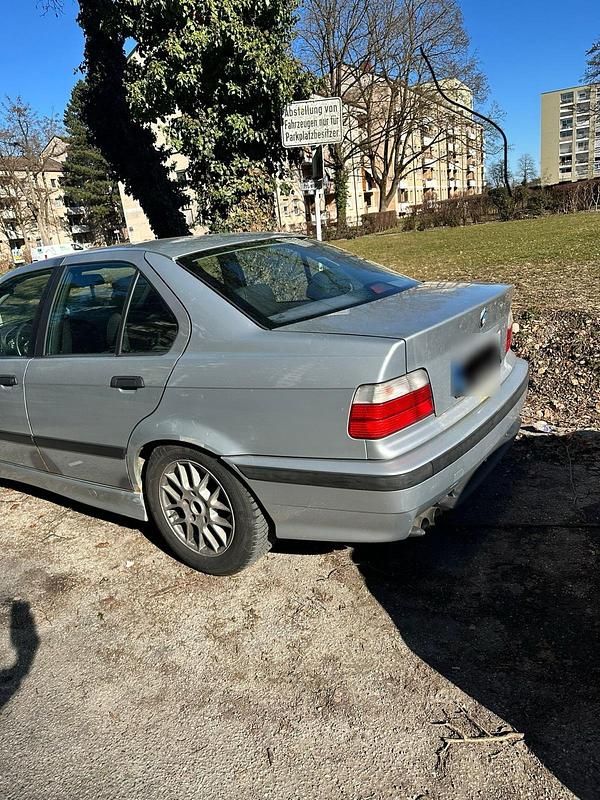 Gebraucht BMW 320 150 PS (110 kW) 1997 Silber Limousine