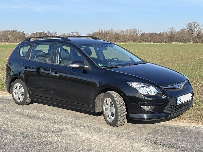 Gebraucht Hyundai i30 Classic 90 PS (66 kW) 2011 Schwarz Kombi