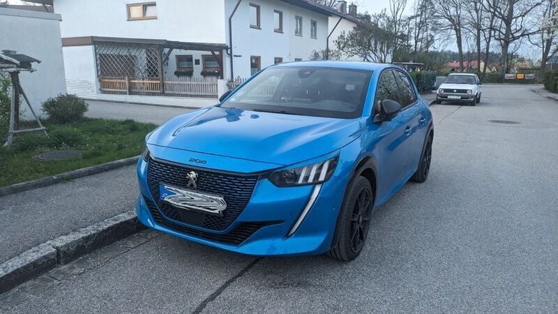 Blau Gebraucht 2023 Peugeot e-208 GT Kleinwagen | 17.000 € (Guter Preis) - Bild 1/4