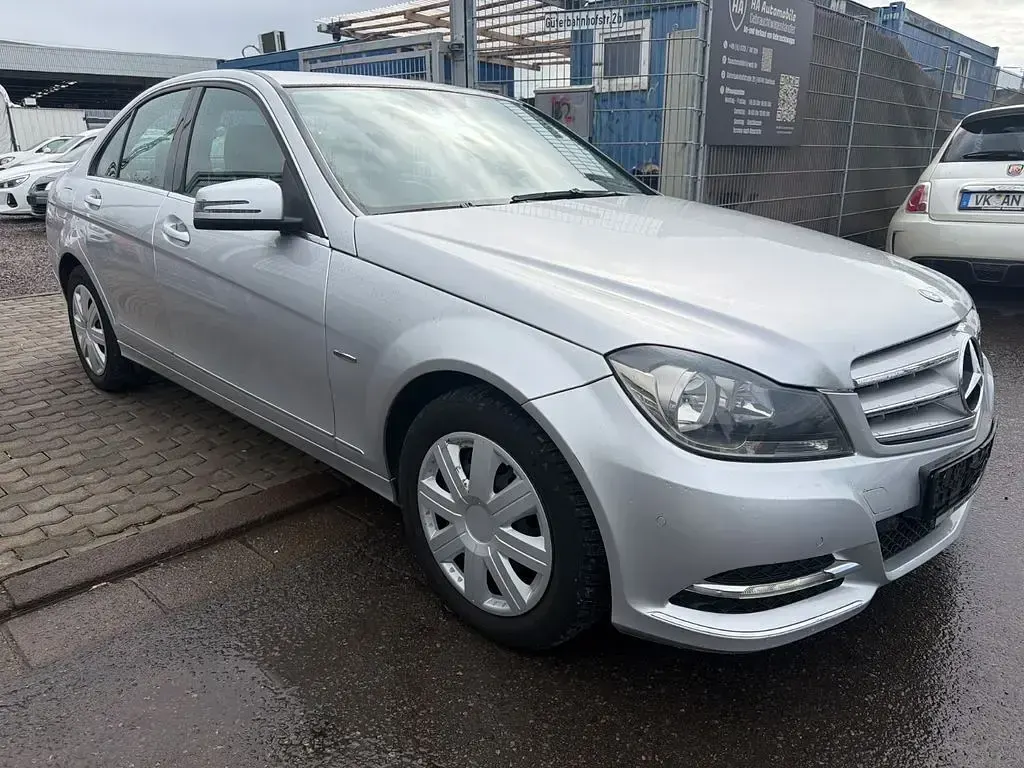 Gebraucht Mercedes C180 156 PS (114 kW) 2012 Silber Limousine