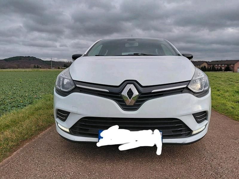 Weiß Gebraucht 2019 Renault Clio IV Limousine | 6.300 € (Superpreis) - Bild 1/4