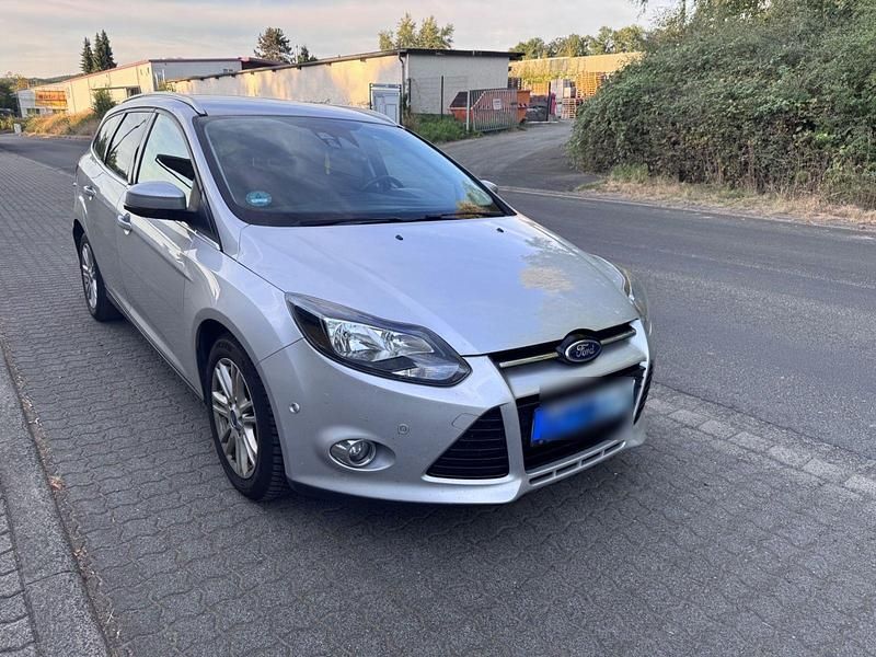 Silber Gebraucht 2014 Ford Focus Titanium Kombi | 6.900 € (Fairer Preis) - Bild 1/4