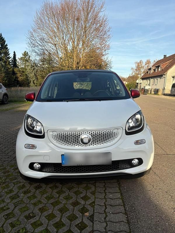 Weiß Gebraucht 2018 Smart ForFour Kleinwagen | 10.400 € (Fairer Preis) - Bild 1/4