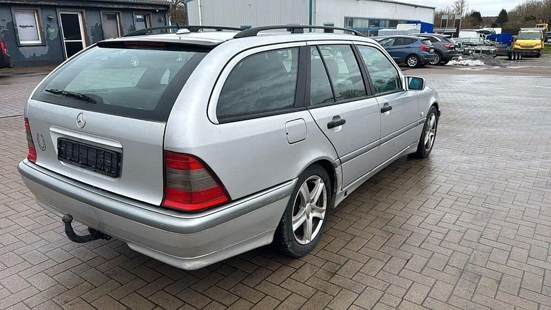 Gebraucht Mercedes C180 129 PS (94 kW) 2000 Silber Kombi