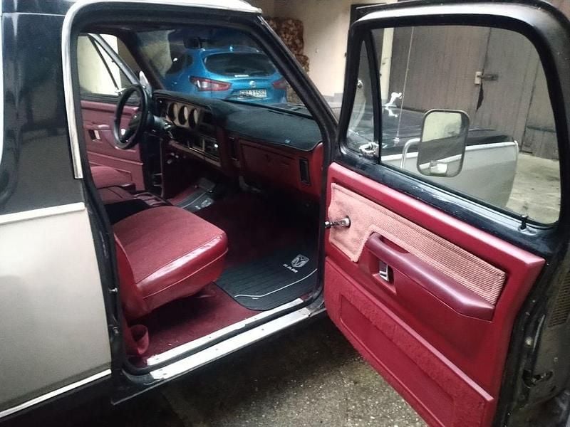 Używany Dodge Charger 150 KM (110 kW) 1987 Czarny SUV