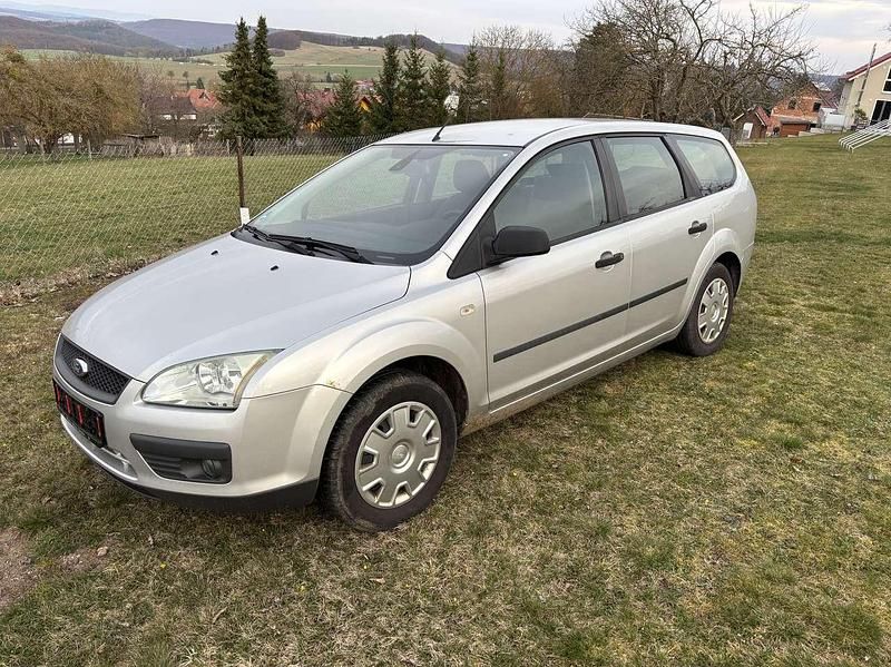 Używany Ford Focus 101 KM (74 kW) 2007 Srebrny Kombi