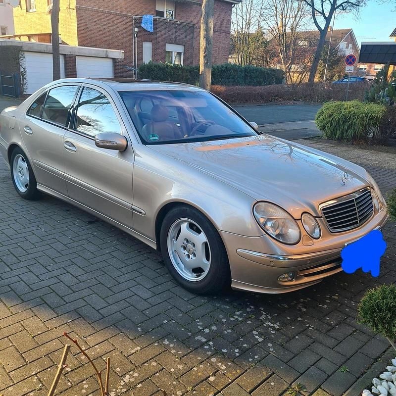 Gebraucht Mercedes E240 Avantgarde 177 PS (130 kW) 2003 Gold Limousine