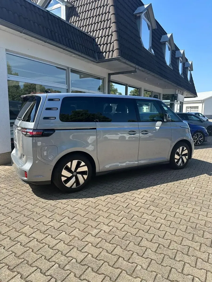 Gebraucht VW ID. Buzz Comfortline 150 kW (204 PS) 2023 Silber Van / Kleinbus