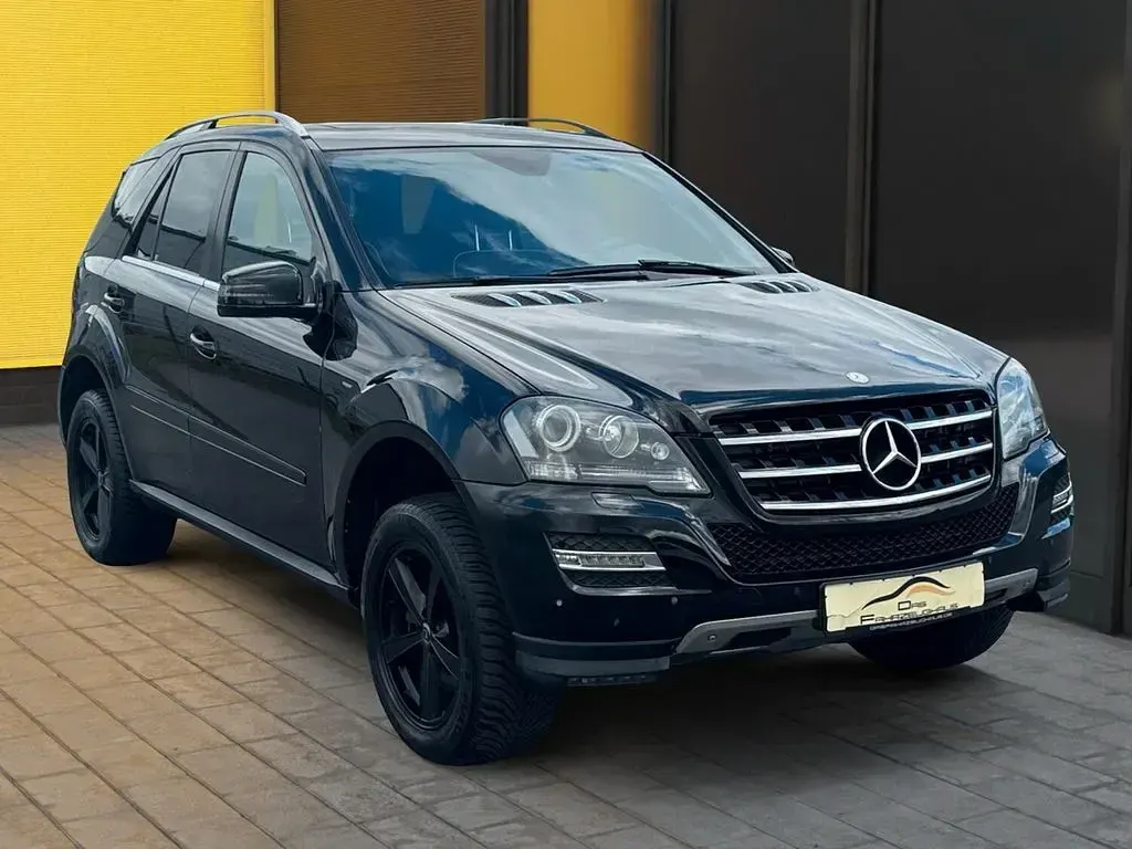 Gebraucht Mercedes ML300 204 PS (150 kW) 2010 Schwarz SUV