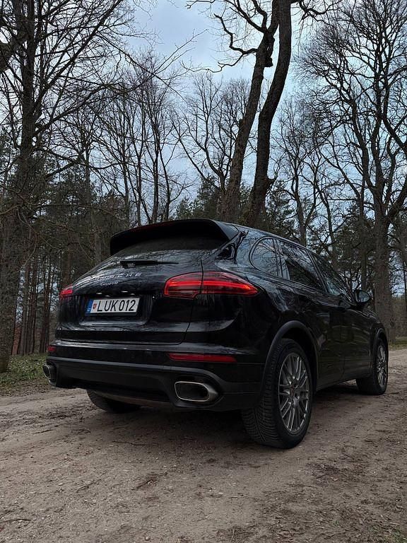 Second-hand Porsche Cayenne 262 CP (192 kW) 2015 Negru SUV