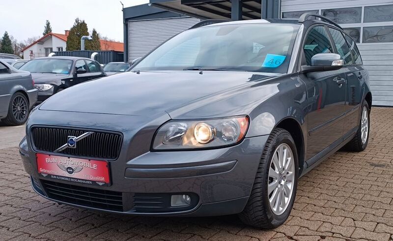 Grau Gebraucht 2007 Volvo V50 Kombi | 5.990 € (Teuer) - Bild 1/4