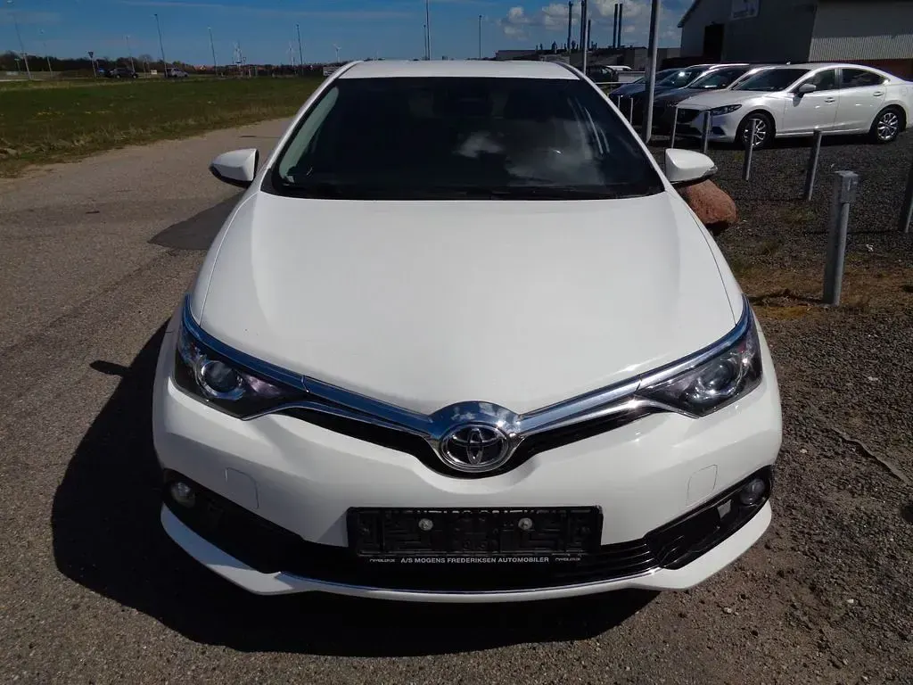 Gebraucht Toyota Auris 116 PS (85 kW) 2017 Weiß Limousine