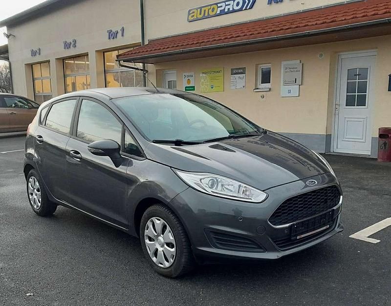 Gebraucht Ford Fiesta Trend 95 PS (69 kW) 2016 Magnetic Kleinwagen