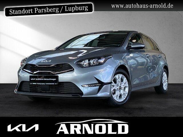 Lunarsilber met. (metallic) Gebraucht 2024 Kia Ceed Vision Kleinwagen | 18.900 € (Guter Preis) - Bild 1/4
