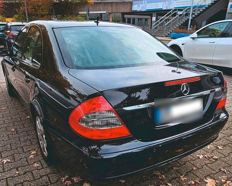 Gebraucht Mercedes E200 183 PS (134 kW) 2007 Schwarz Limousine