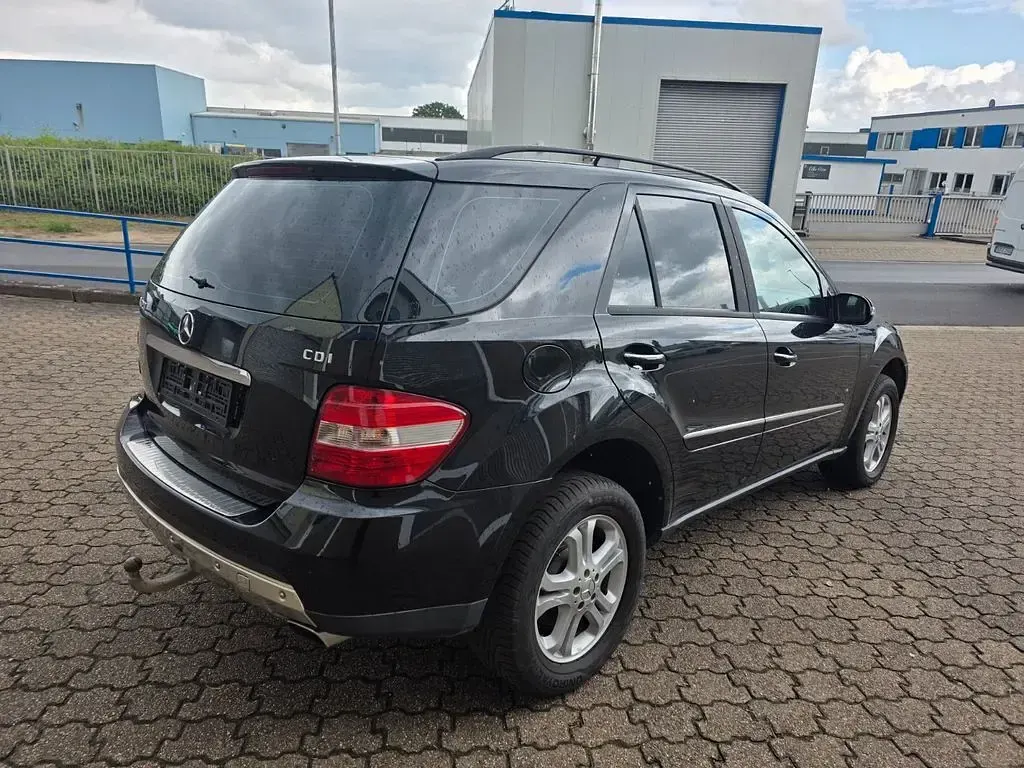Gebraucht Mercedes ML320 224 PS (164 kW) 2006 Schwarz SUV