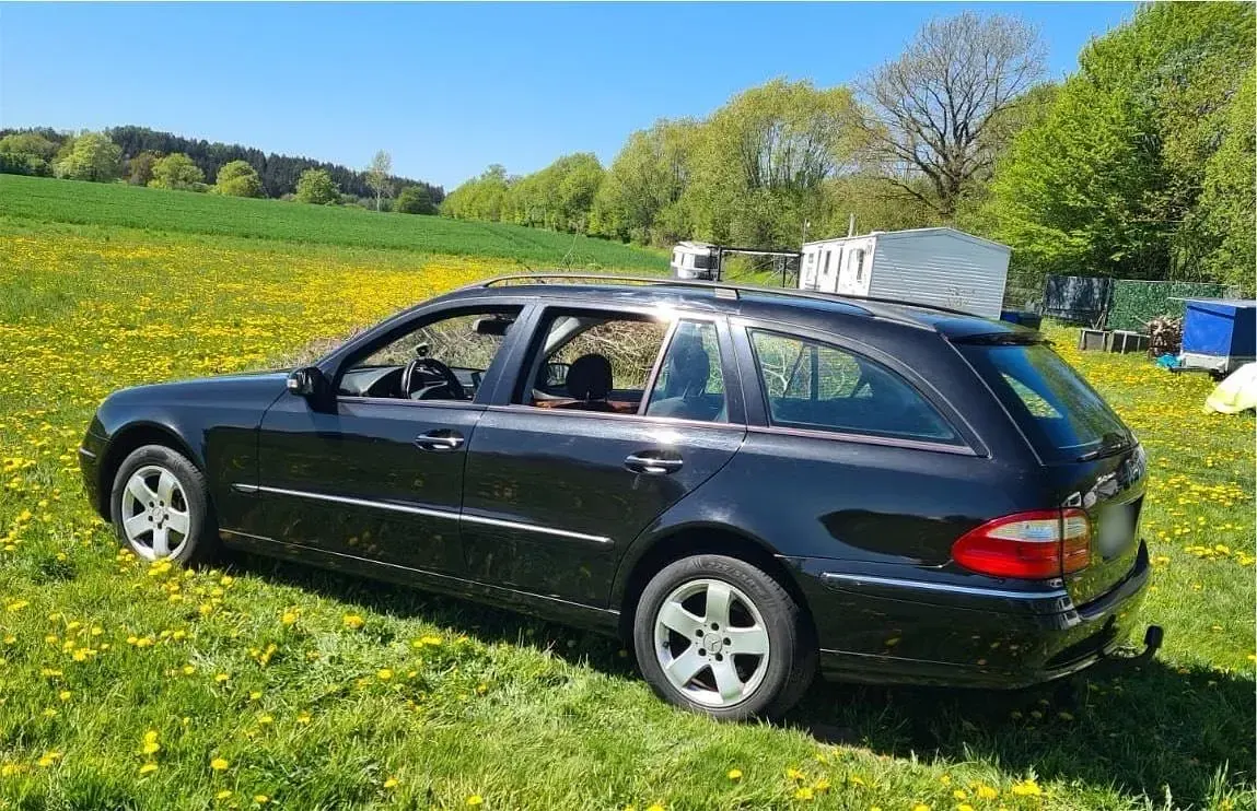 Gebraucht Mercedes E270 176 PS (129 kW) 2003 Schwarz Kombi