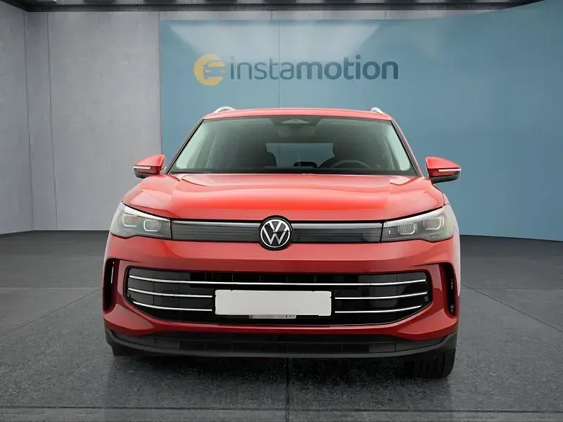 Gebraucht VW Tiguan 150 PS (110 kW) 2024 Rot SUV