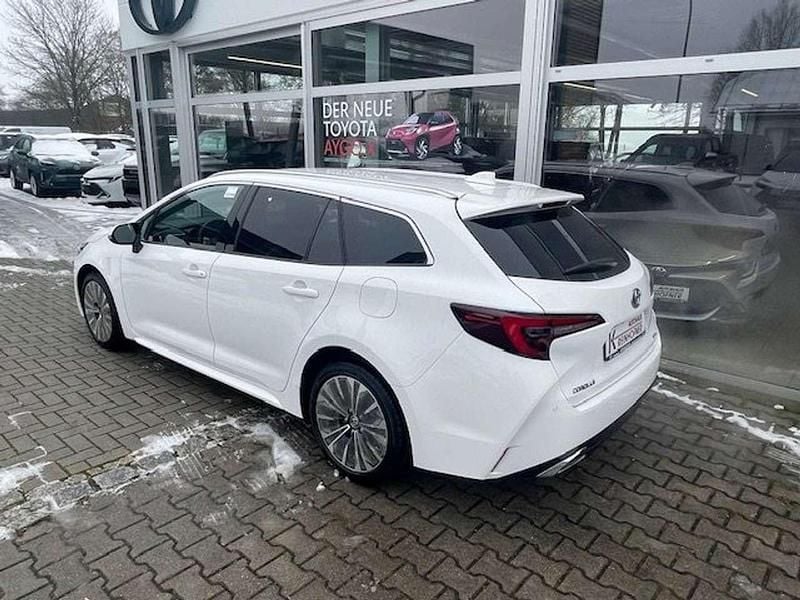 Neu Toyota Corolla 178 PS (130 kW) 2025 Schneeweiß Kombi